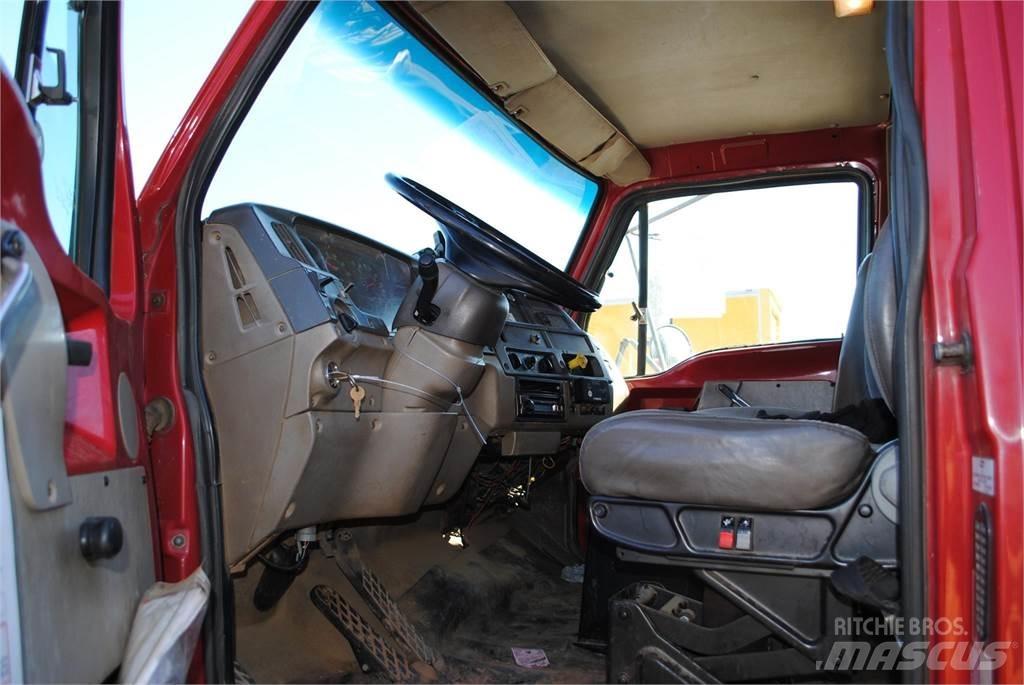 Sterling L8500 運油車