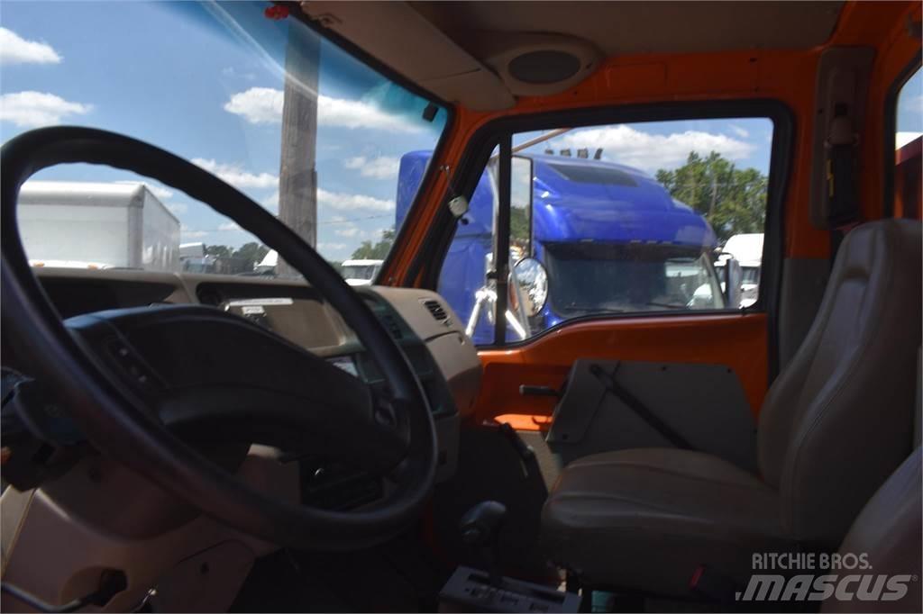 Sterling L9500 起重機卡車