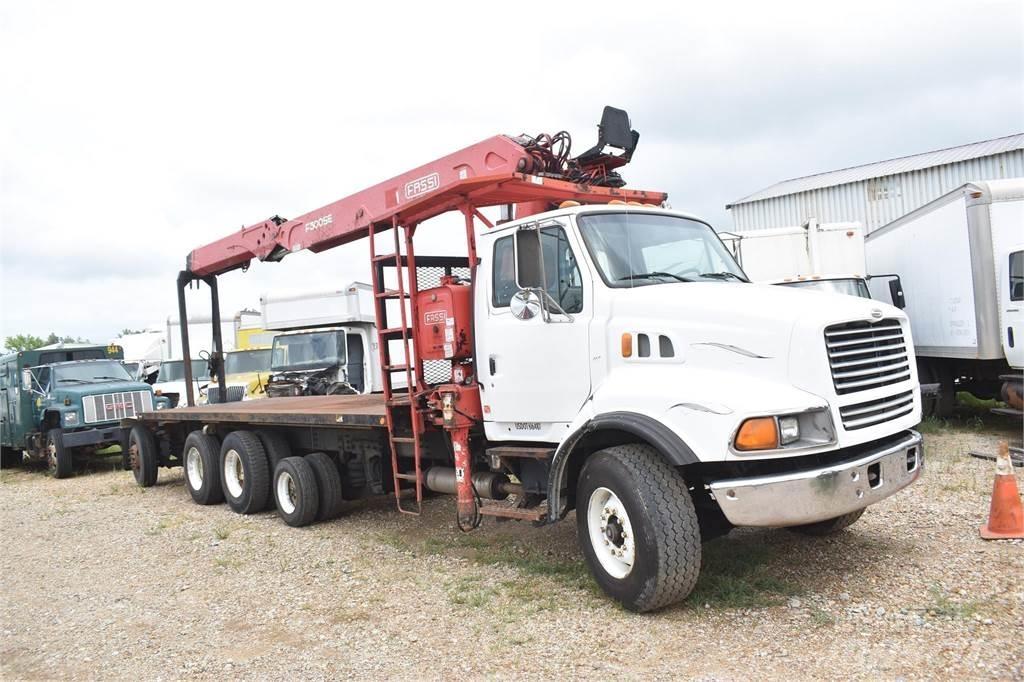 Sterling LT9500 起重機卡車