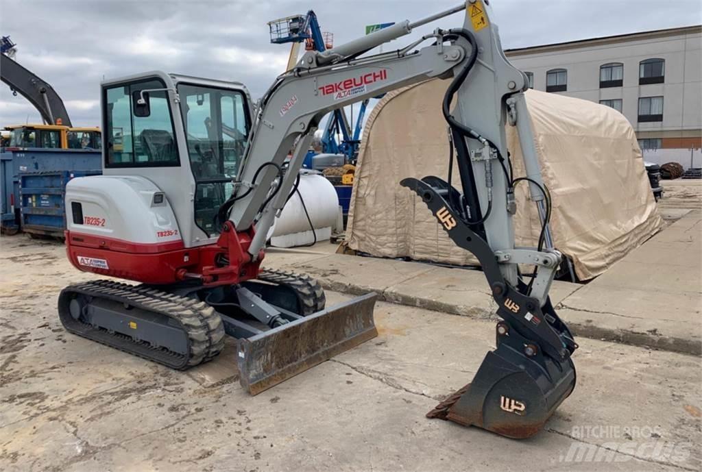 Takeuchi TB235-2 小型挖土機/掘鑿機<7t(小型挖掘機)