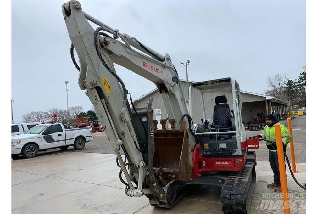 Takeuchi TB250-2 小型挖土機/掘鑿機<7t(小型挖掘機)