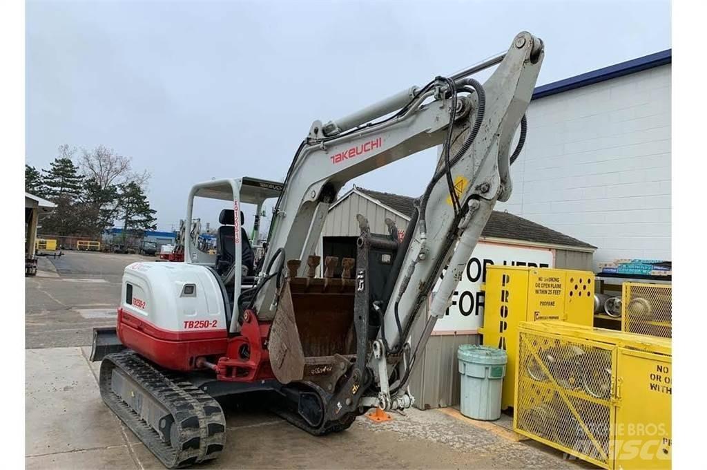 Takeuchi TB250-2 小型挖土機/掘鑿機<7t(小型挖掘機)