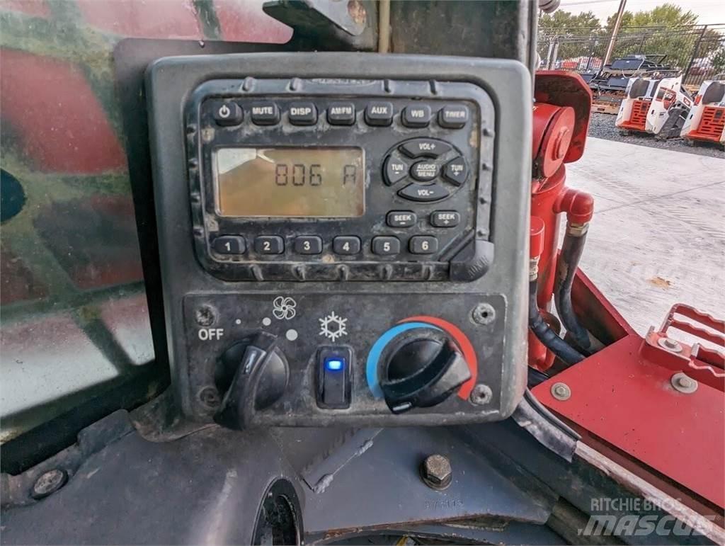Takeuchi TL12V2 滑移轉向裝載機