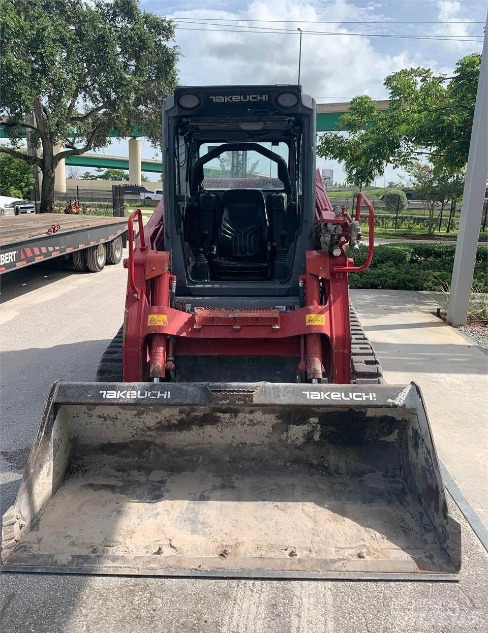 Takeuchi TL12V2 滑移轉向裝載機