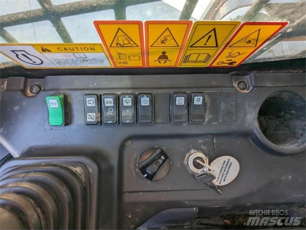 Takeuchi TL12V2 滑移轉向裝載機