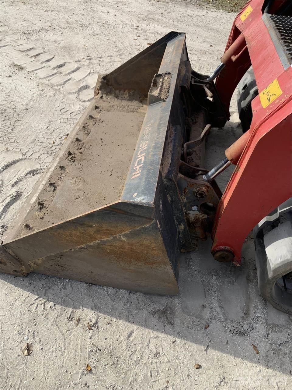 Takeuchi TL8 滑移轉向裝載機