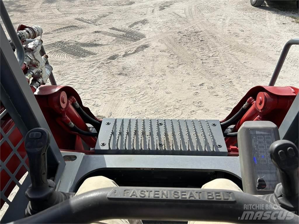 Takeuchi TL8 滑移轉向裝載機