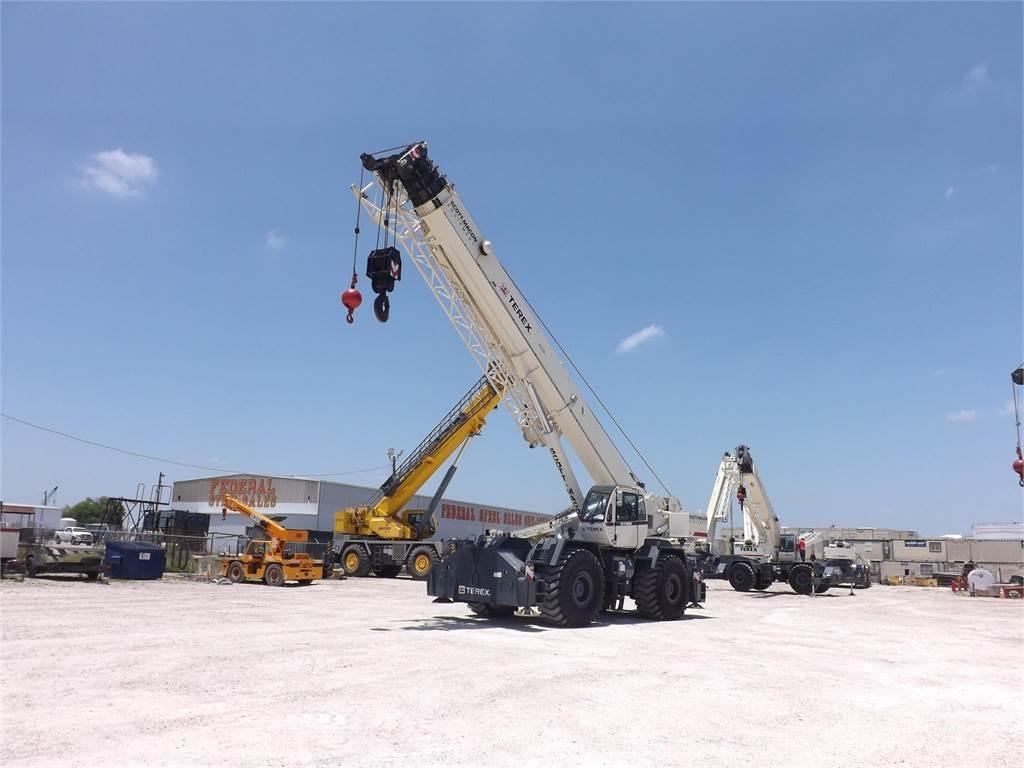 Terex RT130 越野起重機