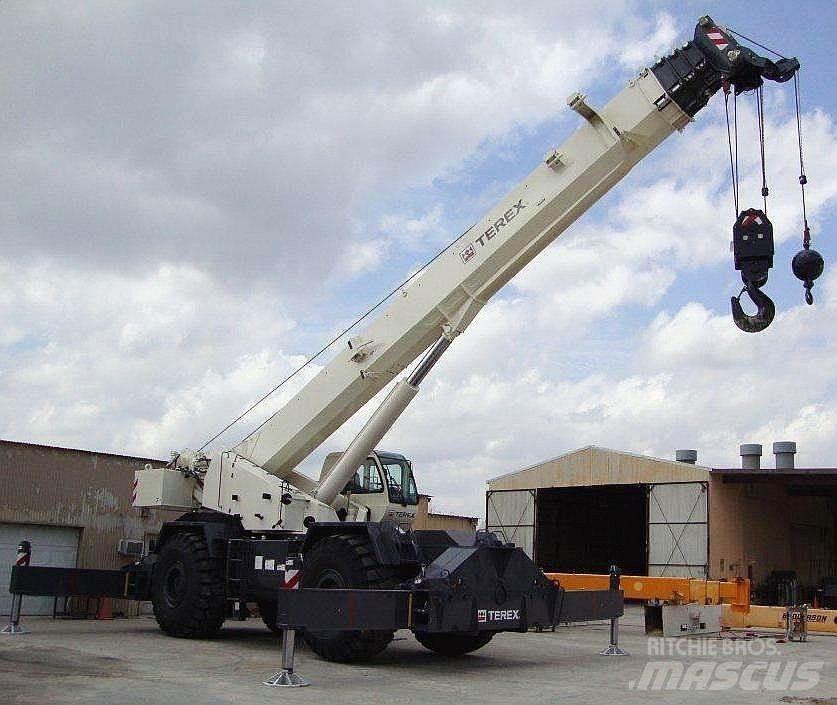 Terex RT130 越野起重機