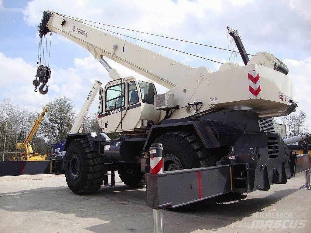 Terex RT130 越野起重機