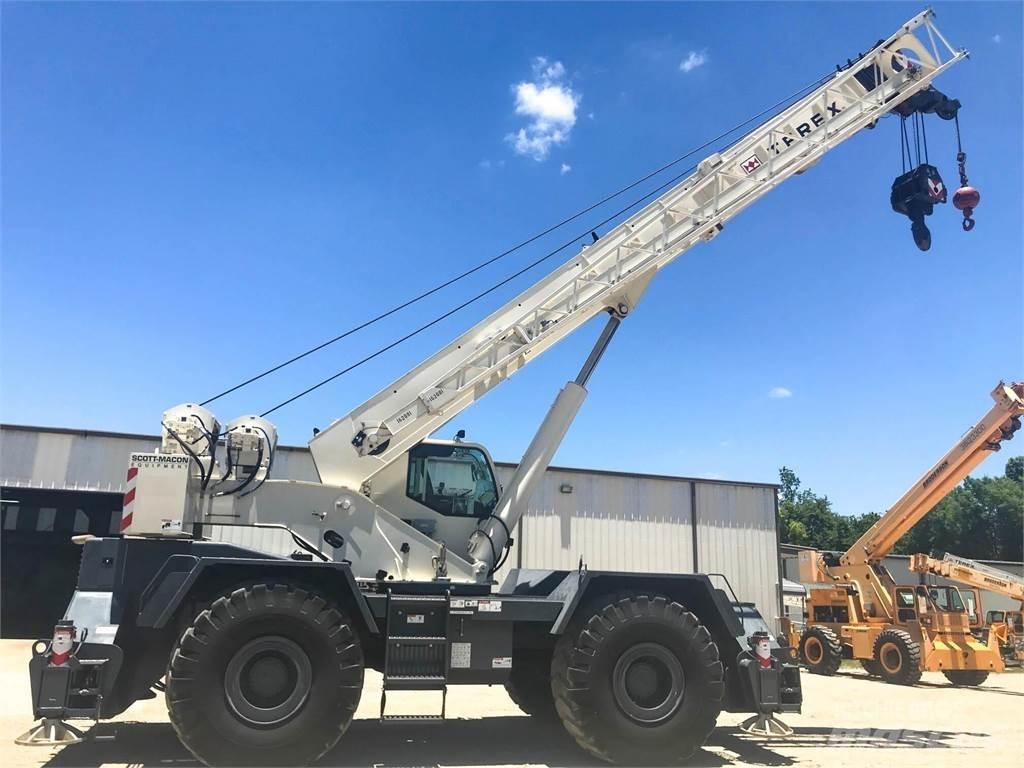 Terex RT670 越野起重機