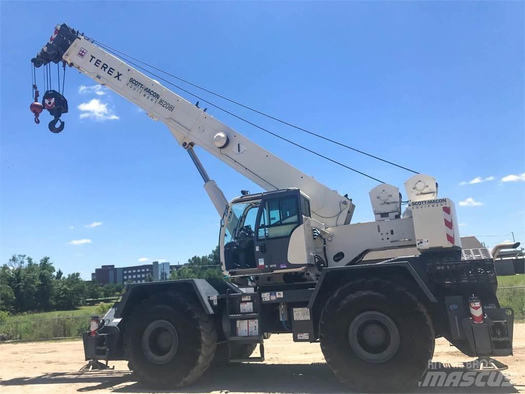 Terex RT670 越野起重機