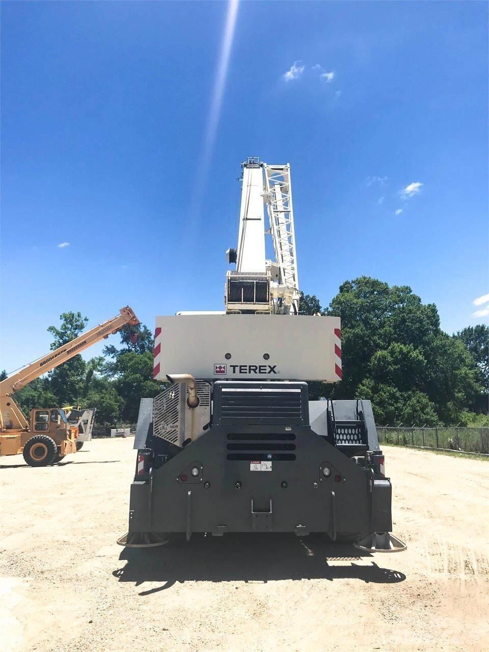 Terex RT670 越野起重機