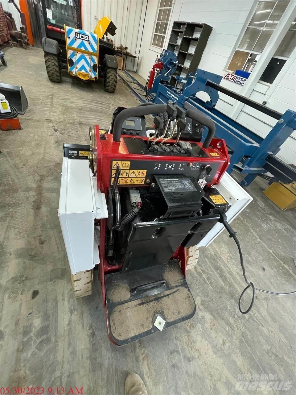 Toro E-DINGO 500 滑移轉向裝載機
