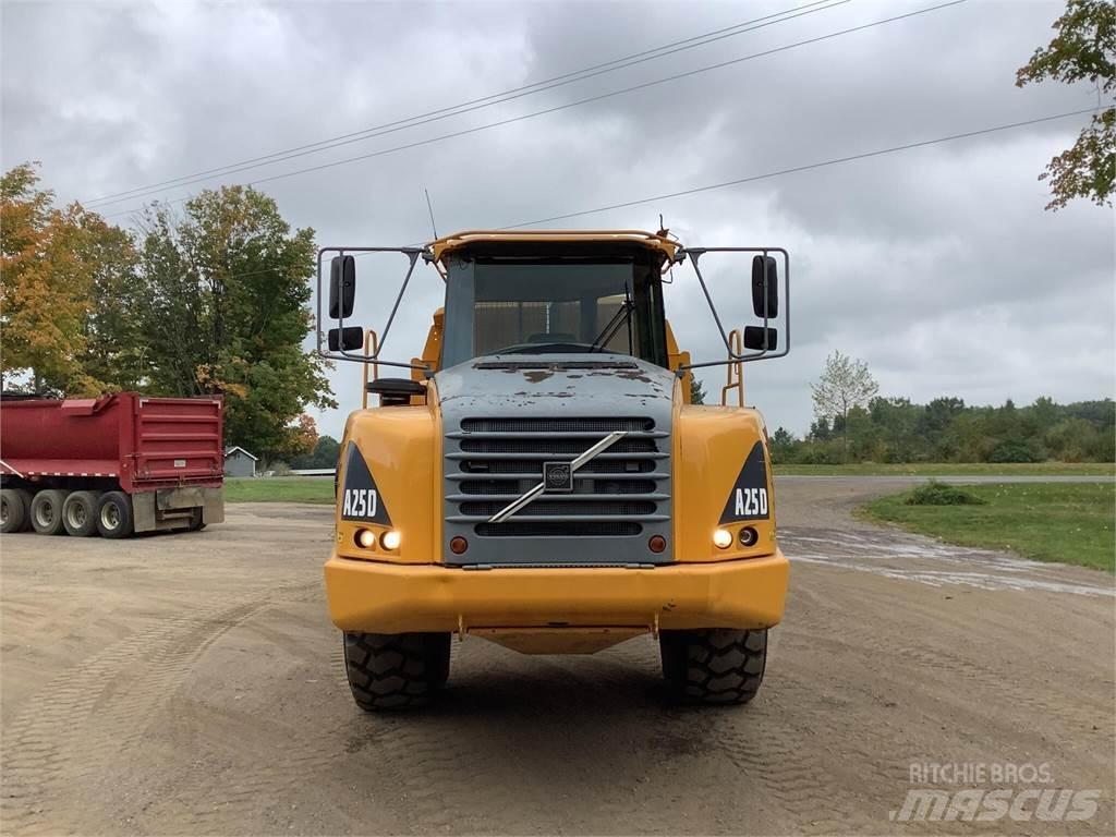 Volvo A25D 鉸接式起吊車