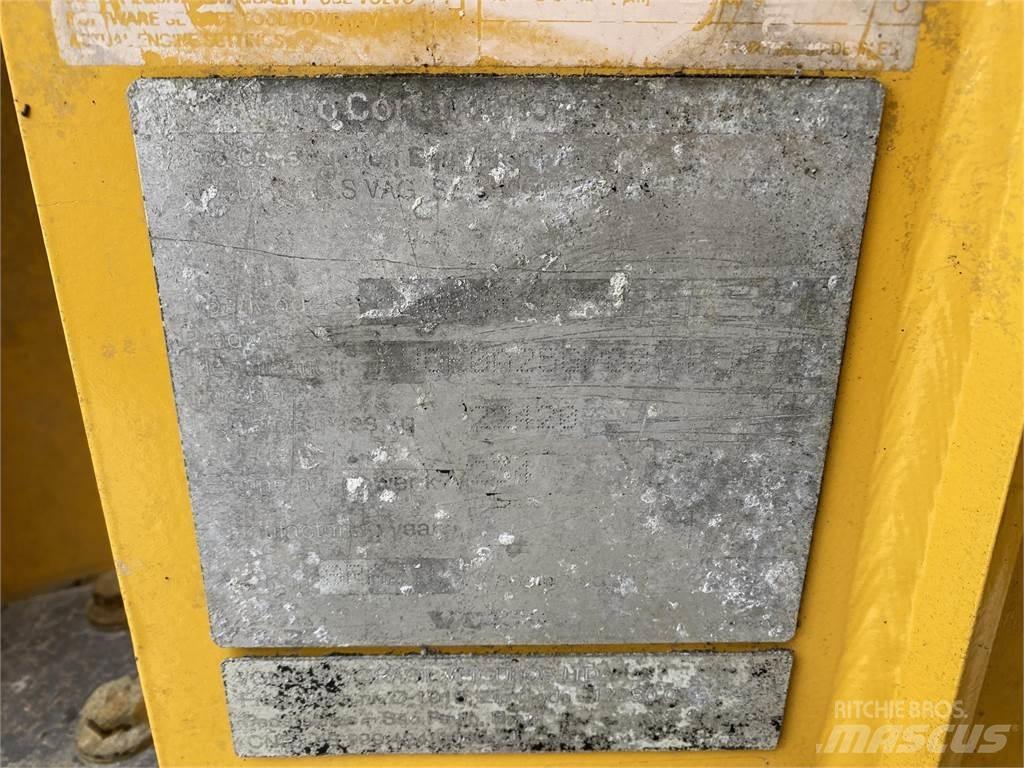 Volvo A25G 鉸接式起吊車