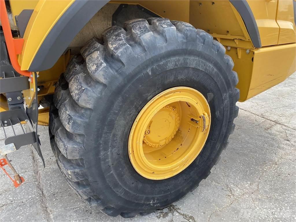 Volvo A25G 鉸接式起吊車