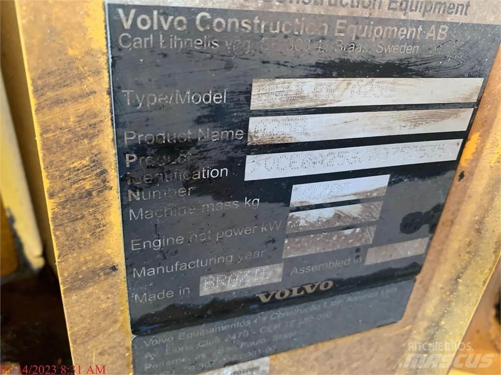 Volvo A25G 鉸接式起吊車