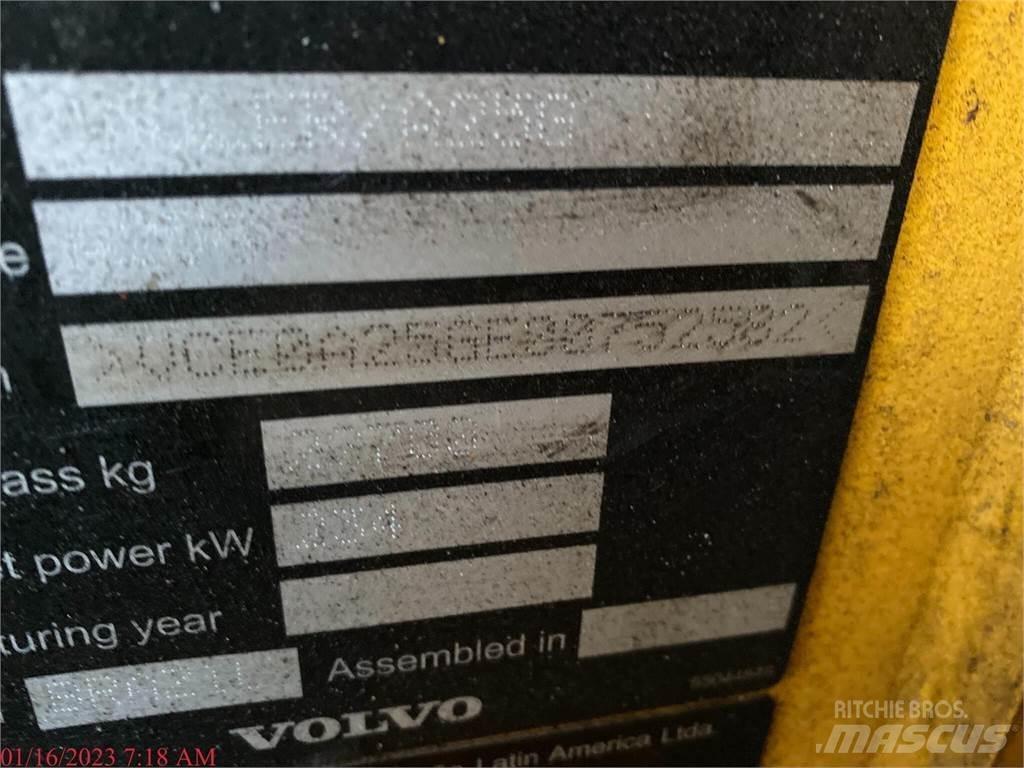Volvo A25G 鉸接式起吊車