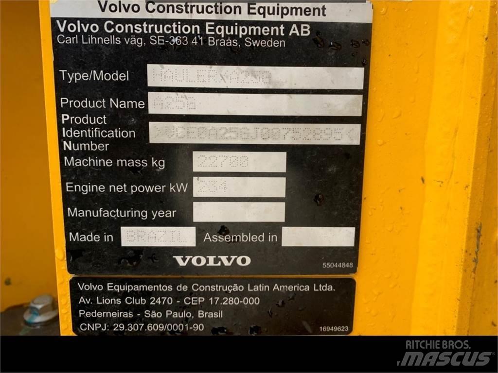 Volvo A25G 鉸接式起吊車