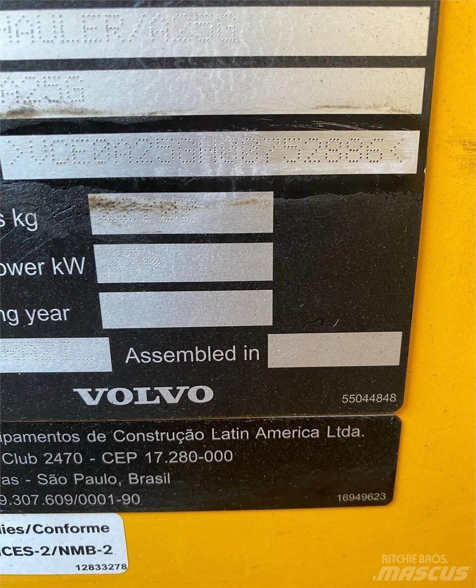 Volvo A25G 鉸接式起吊車