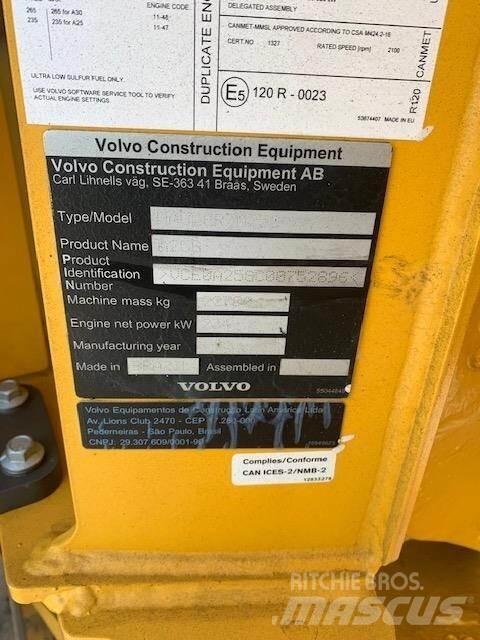 Volvo A25G 鉸接式起吊車