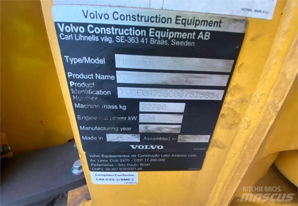 Volvo A25G 鉸接式起吊車