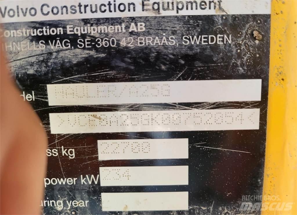 Volvo A25G 鉸接式起吊車