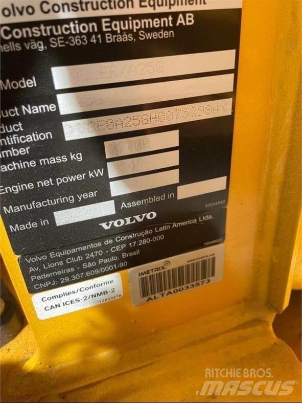 Volvo A25G 鉸接式起吊車