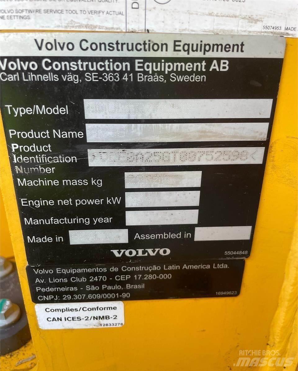 Volvo A25G 鉸接式起吊車
