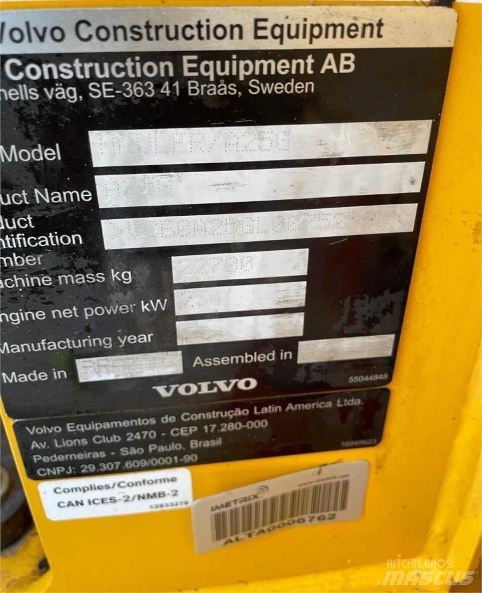Volvo A25G 鉸接式起吊車