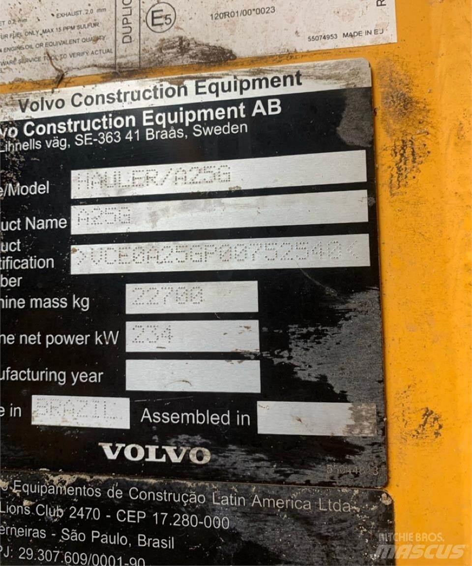 Volvo A25G 鉸接式起吊車