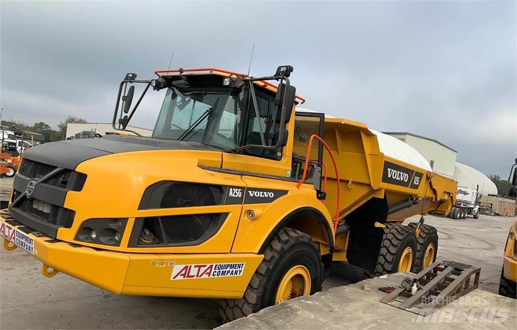 Volvo A25G 鉸接式起吊車