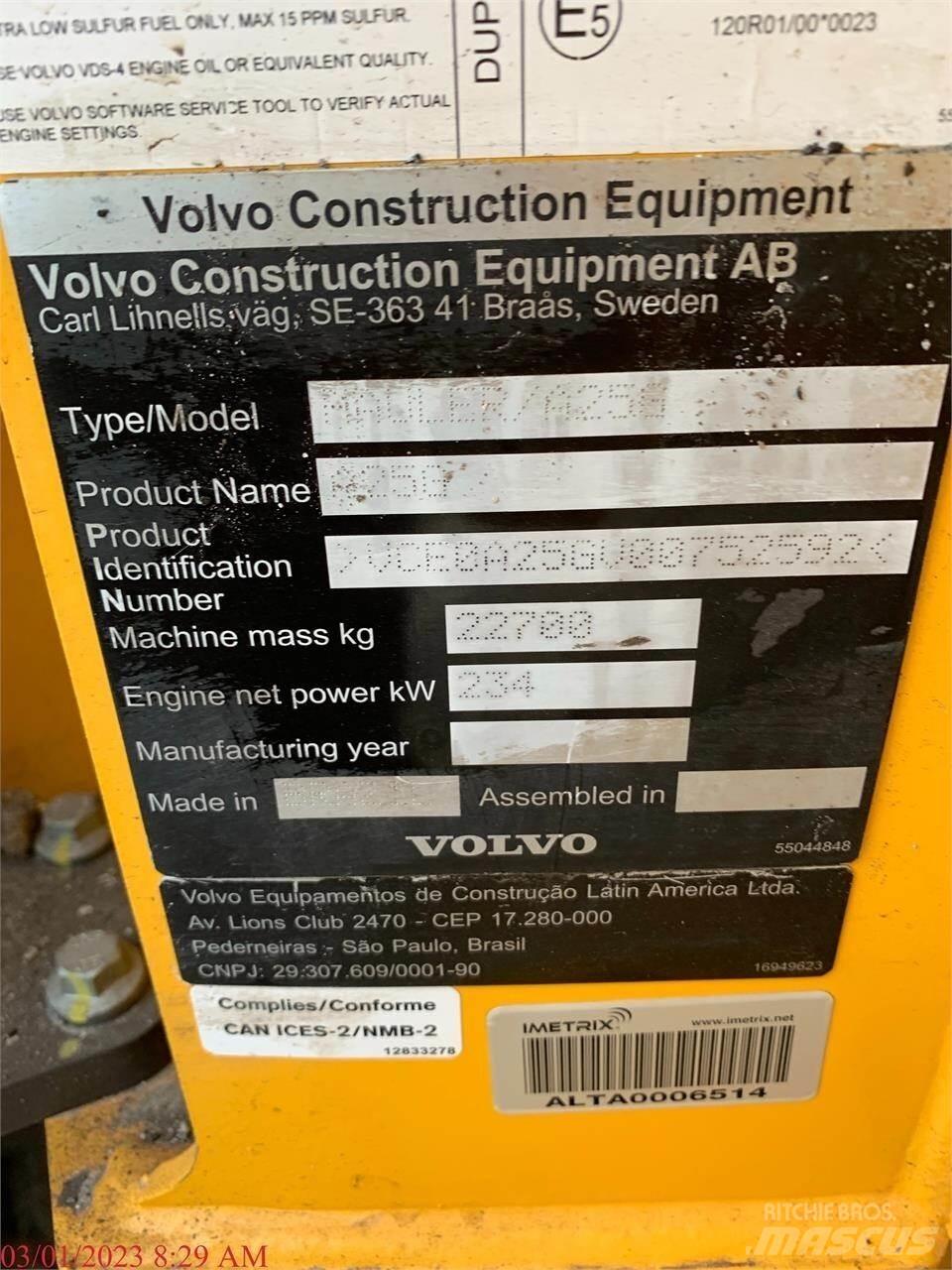 Volvo A25G 鉸接式起吊車