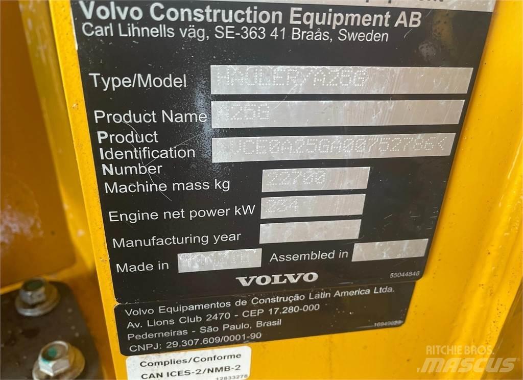 Volvo A25G 鉸接式起吊車