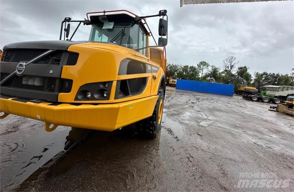 Volvo A25G 鉸接式起吊車