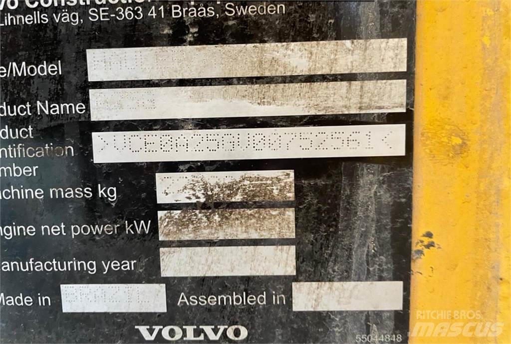 Volvo A25G 鉸接式起吊車