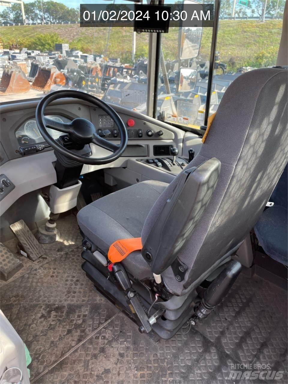 Volvo A30G 鉸接式起吊車