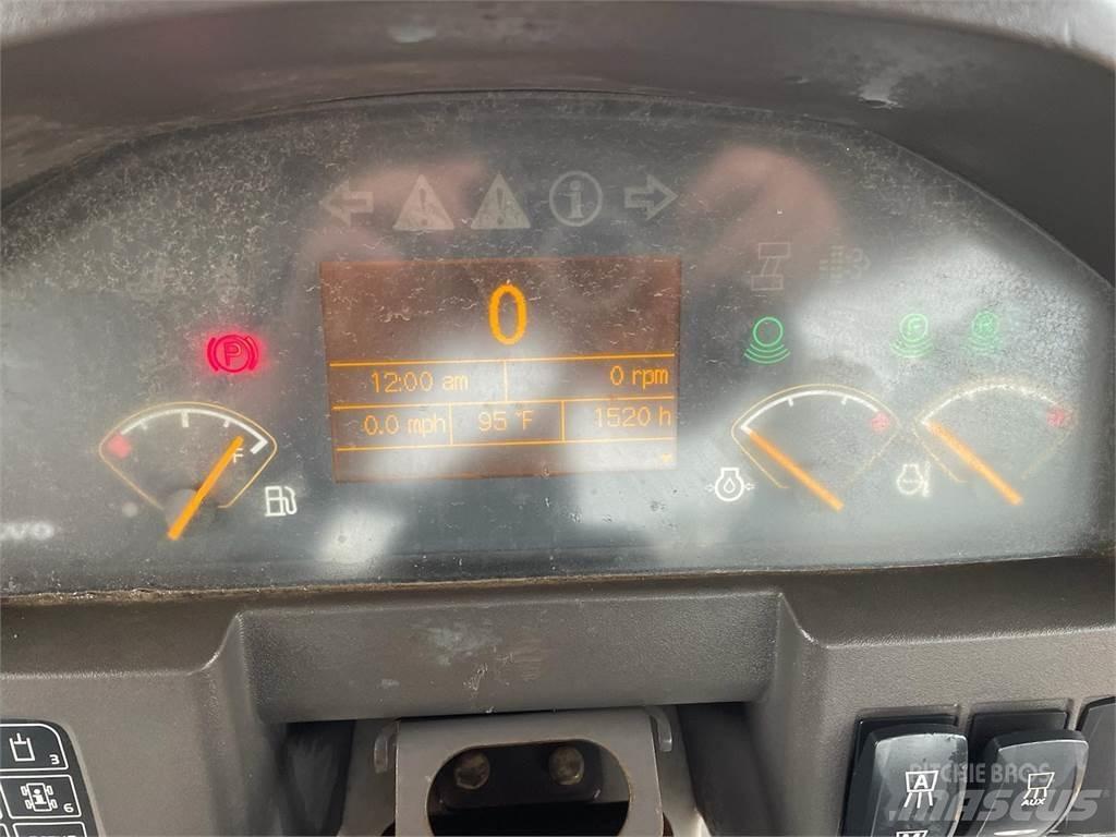 Volvo DD120B 雙輪滾壓機