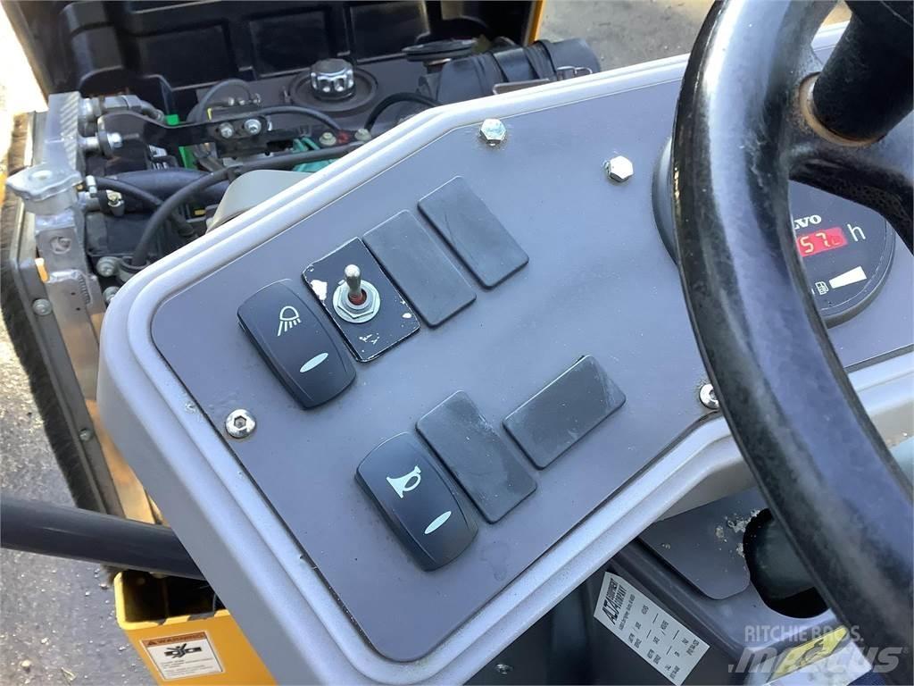 Volvo DD25B 雙輪滾壓機