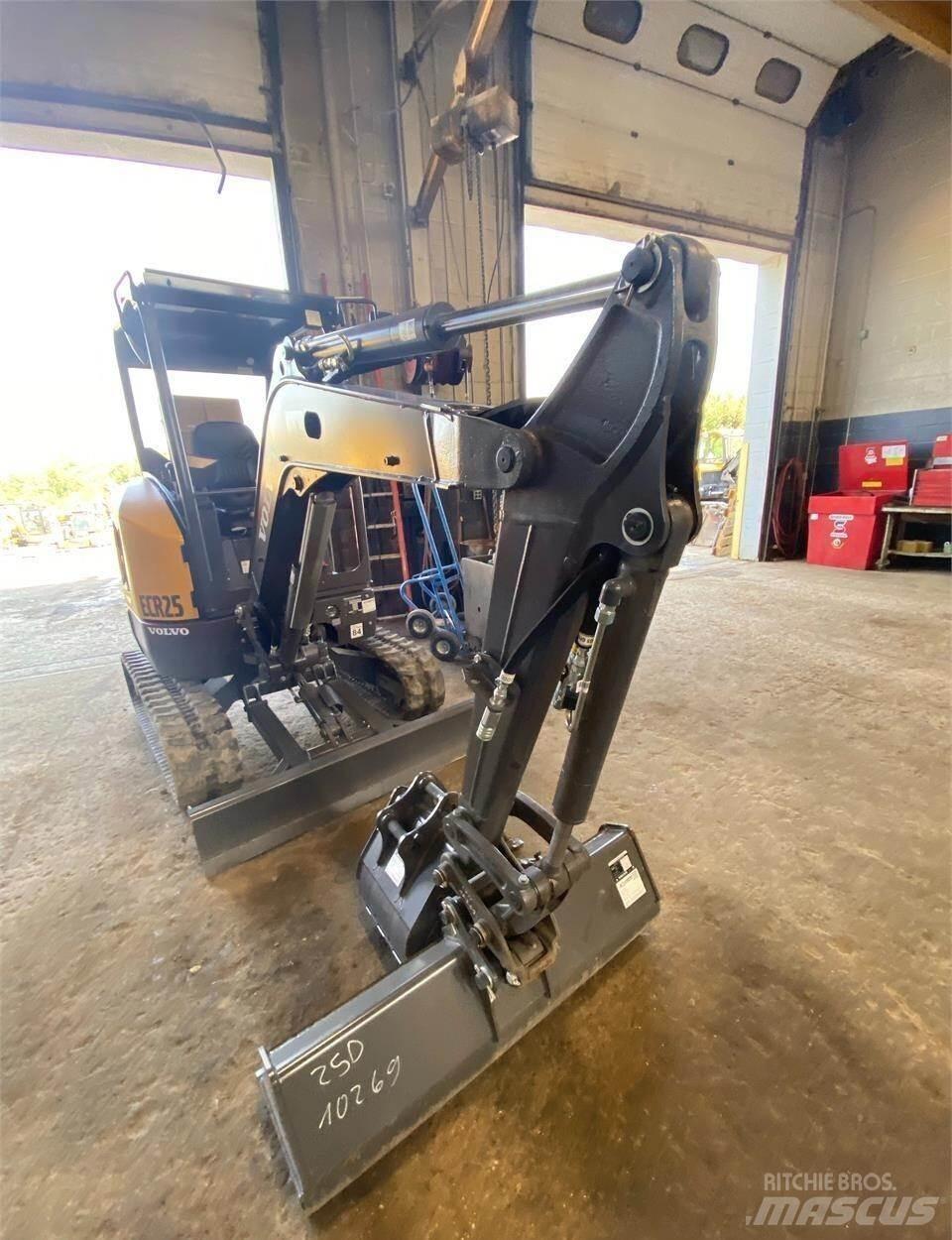 Volvo ECR25D 小型挖土機/掘鑿機<7t(小型挖掘機)
