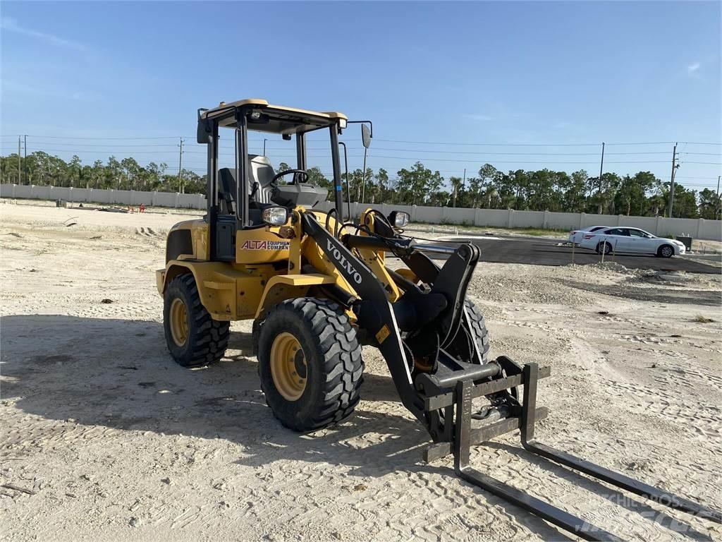 Volvo L30GS 輪胎式裝載機