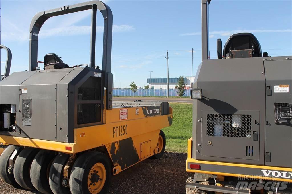 Volvo PT125C 膠輪滾壓機