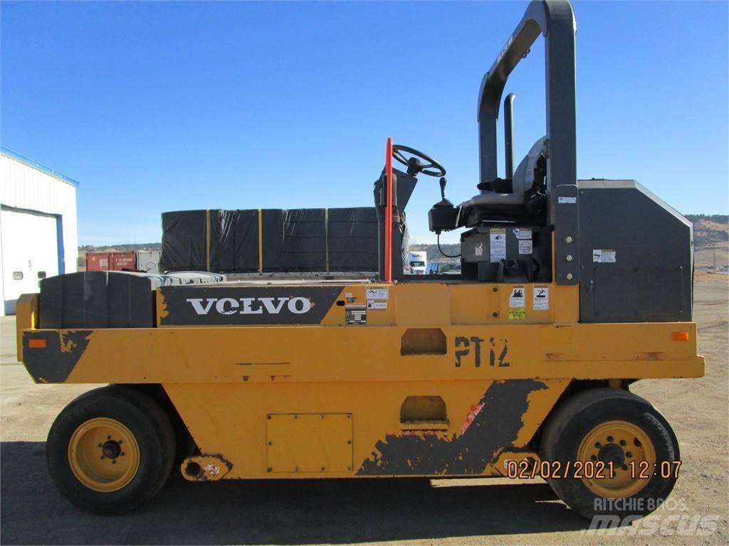Volvo PT125C 膠輪滾壓機
