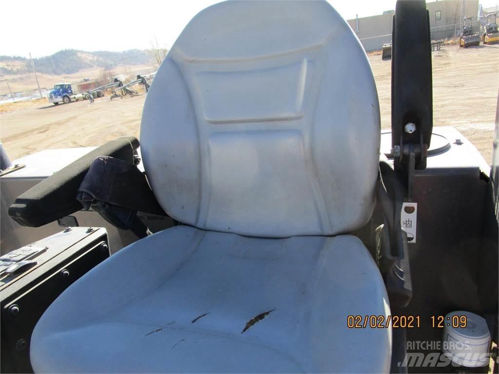 Volvo PT125C 膠輪滾壓機