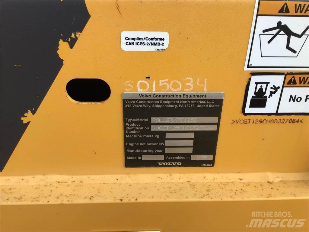 Volvo PT125C 膠輪滾壓機