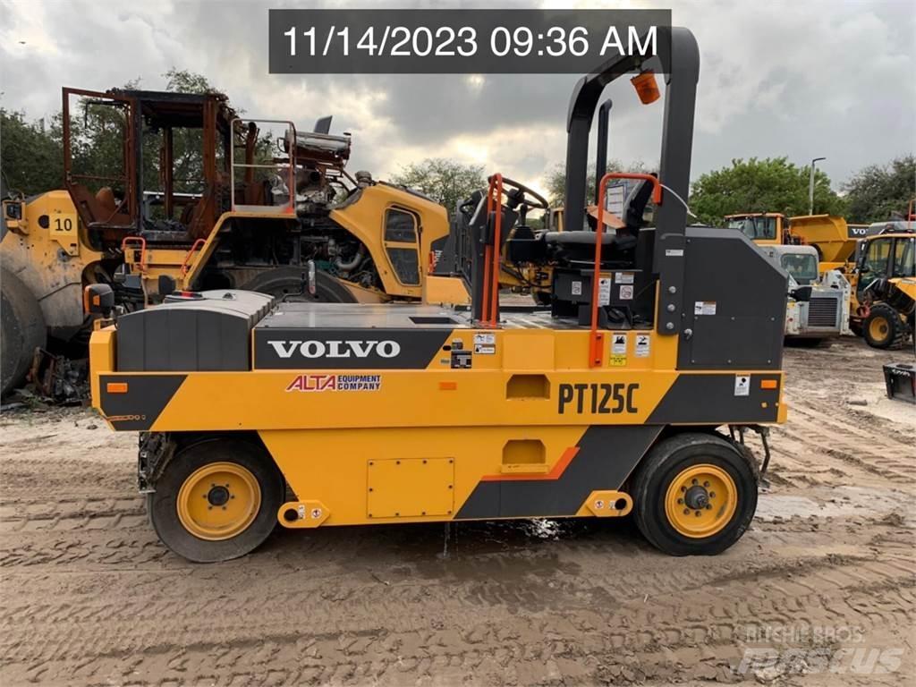 Volvo PT125C 膠輪滾壓機