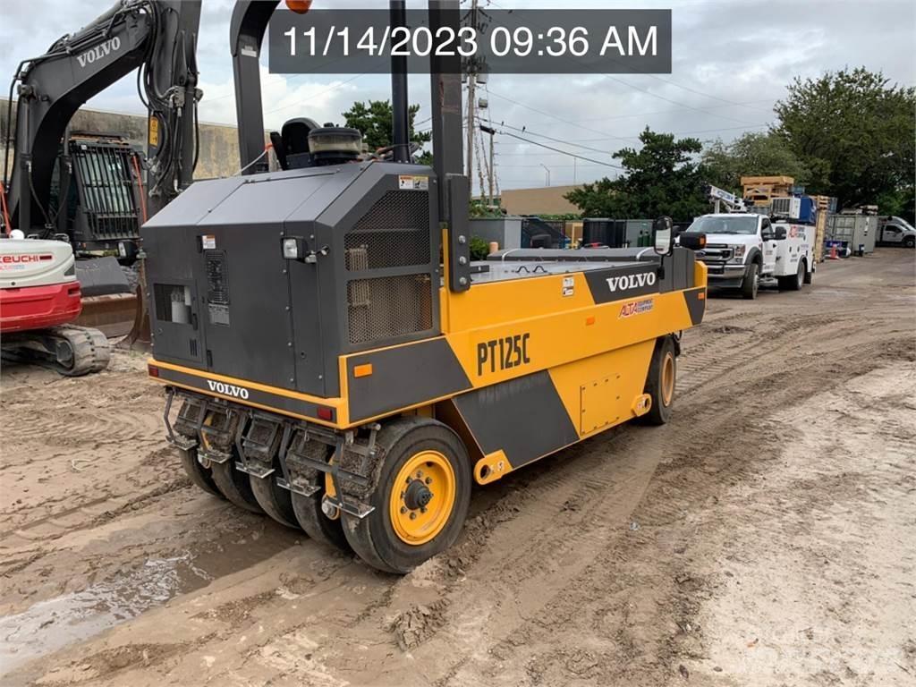 Volvo PT125C 膠輪滾壓機