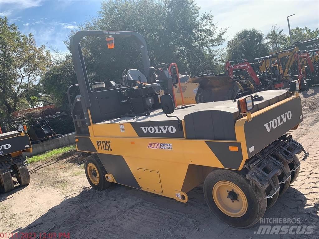 Volvo PT125C 膠輪滾壓機