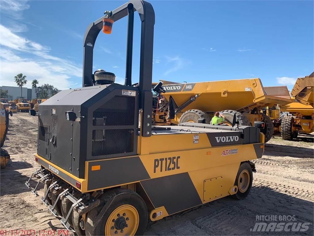Volvo PT125C 膠輪滾壓機